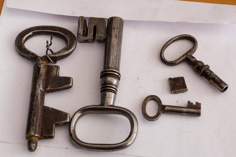 A §9th century metal chest.