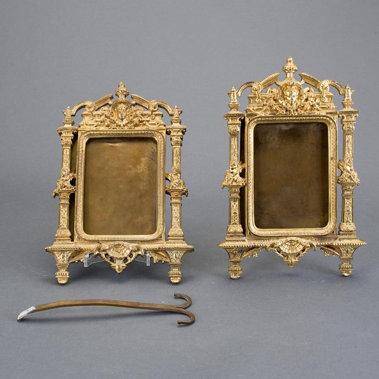 FOTORAMAR, ett par. Nyrenässans. Omkring 1900.