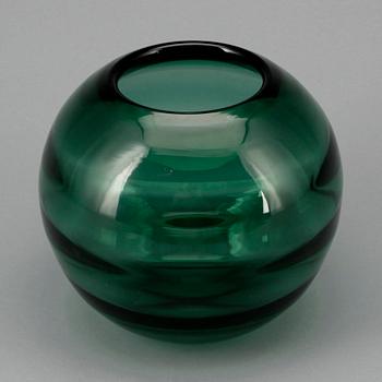VAS, glas, Edward Hald, Orrefors, 1930, daterad och märkt HZ48 undertill.