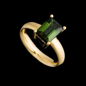 A RING, 18K gold, emerald cut green tourmaline. Weight c. 7.0 g.