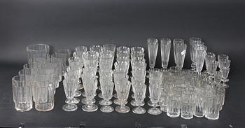 SERVISDELAR, ca 100 delar, glas, 1800/1900-tal.