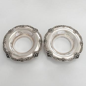 Carl Johan Tegelsten, A pair of Neo-Rococo silver champagne coolers/ vases, maker's mark of Carl Johan Tegelsten, Saint Petersburg 1849.