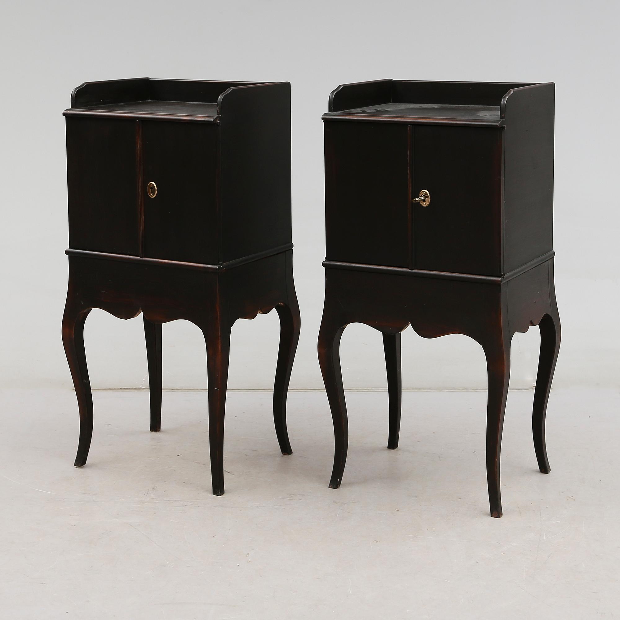 SÄNGBORD, 1 par, rokokostil, för Nationalmuseum, 1900-talets andra hälft.