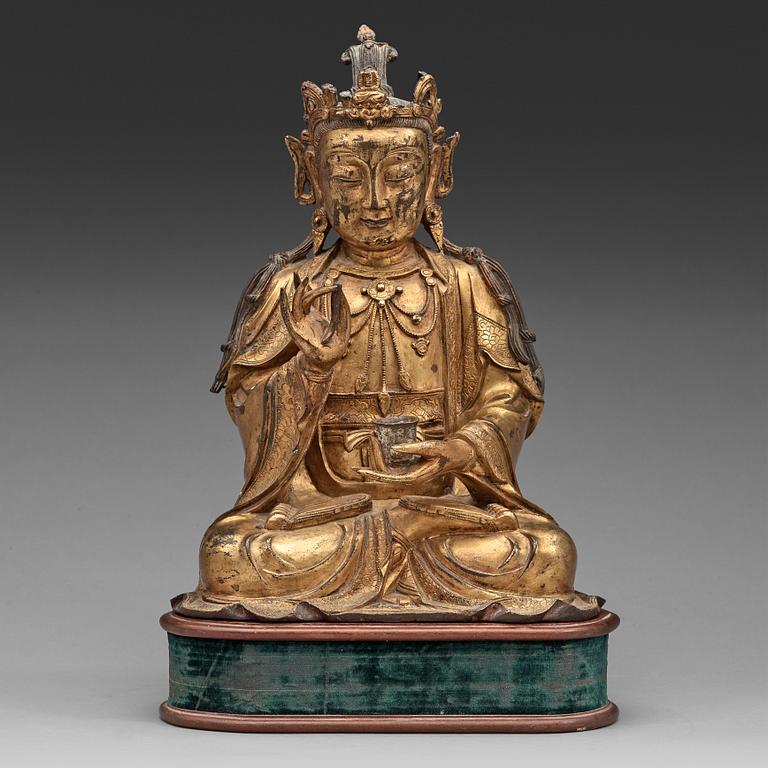 GUANYIN, förgylld brons. Mingdynastin (1368-1644).