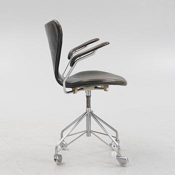 Arne Jacobsen, a 'Sjuan' swivel chair, Fritz Hansen, Denmark 1970.