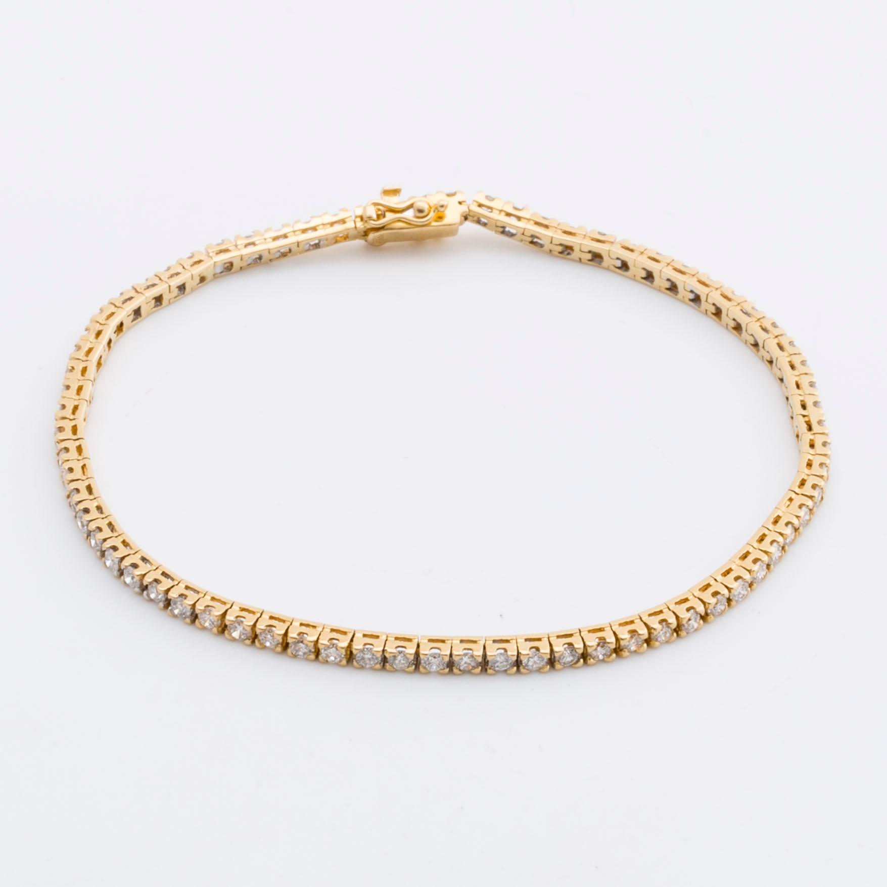 TENNISARMBAND 18K guld med 70 briljanter ca 3 ct totalt.