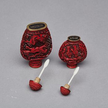 SNUSFLASKOR, 2 st, lackarbeten, Kina, 1800/1900-tal.