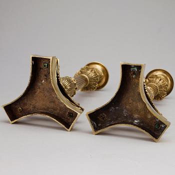 LJUSSTAKAR, ett par, brons, empirstil, 1800-tal.