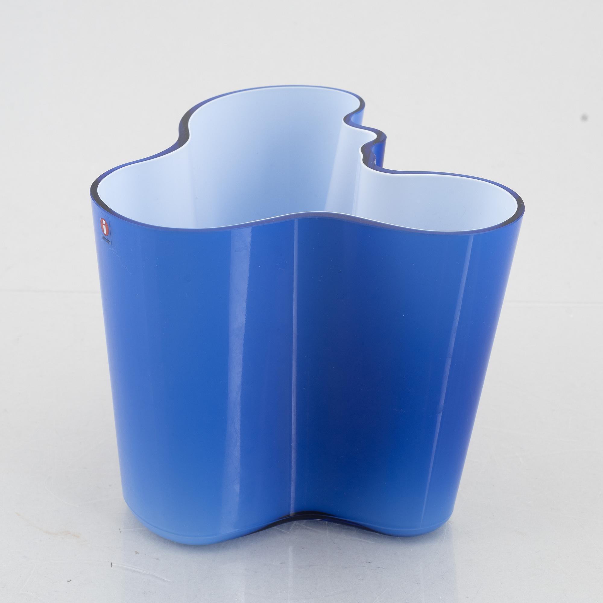 Alvar Aalto, anniversary vase, Finland 100 years, glass, model 3030, Iittala, Finland.