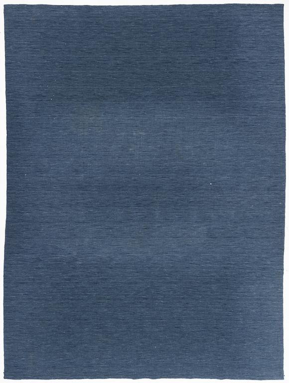 A loomed carpet, ca 400 x 300 cm.