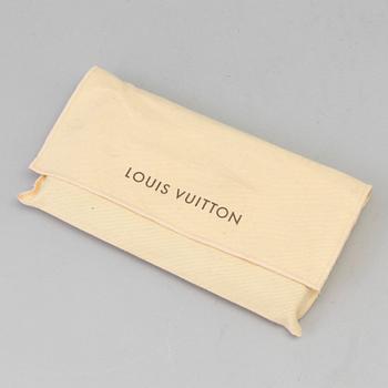 A Louis Vuitton "Zippy" wallet.