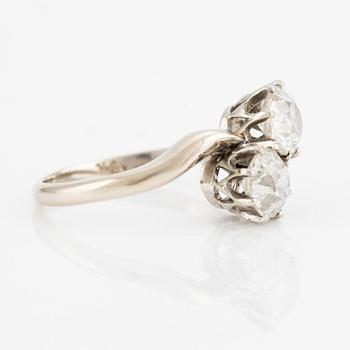 Ring, tvillingring, 18K vitguld med två gammalslipade diamanter.