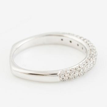 Ring, 18K white gold with small brilliant-cut diamonds.