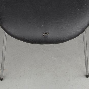 STOLAR, 3 stycken, "Grand Prix", Arne Jacobsen, 1900-talets andra hälft. Modellen formgiven 1955.