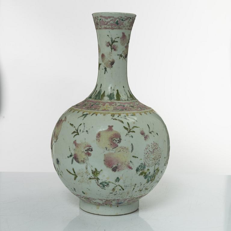 Vas, porslin, Kina, 1800-/1900-tal.