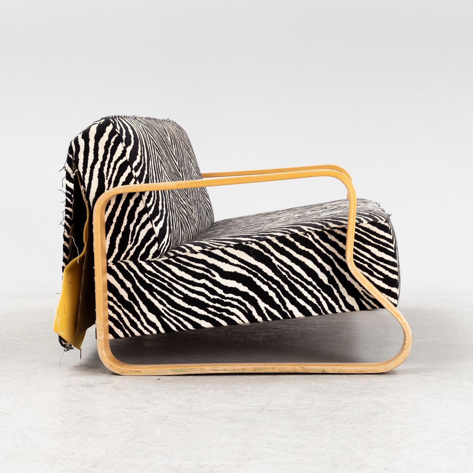 Alvar Aalto, a late 20th century '544' sofa for Artek.