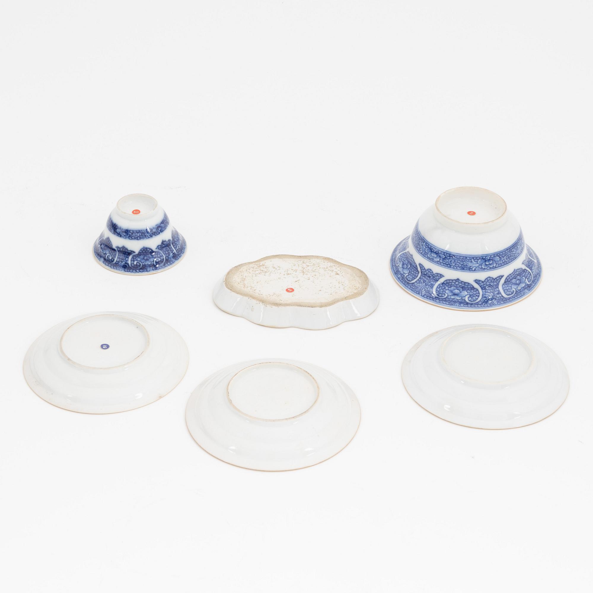 A group of six pieces of bleu and white Chinese Export porcelain, Qing dynasty, Qianlong (1736-95).