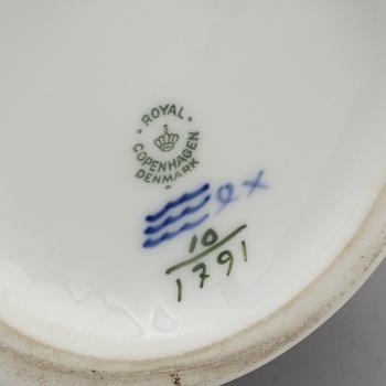 A ROYAL COPENHAGEN PORCELAIN JAR AND COVER.