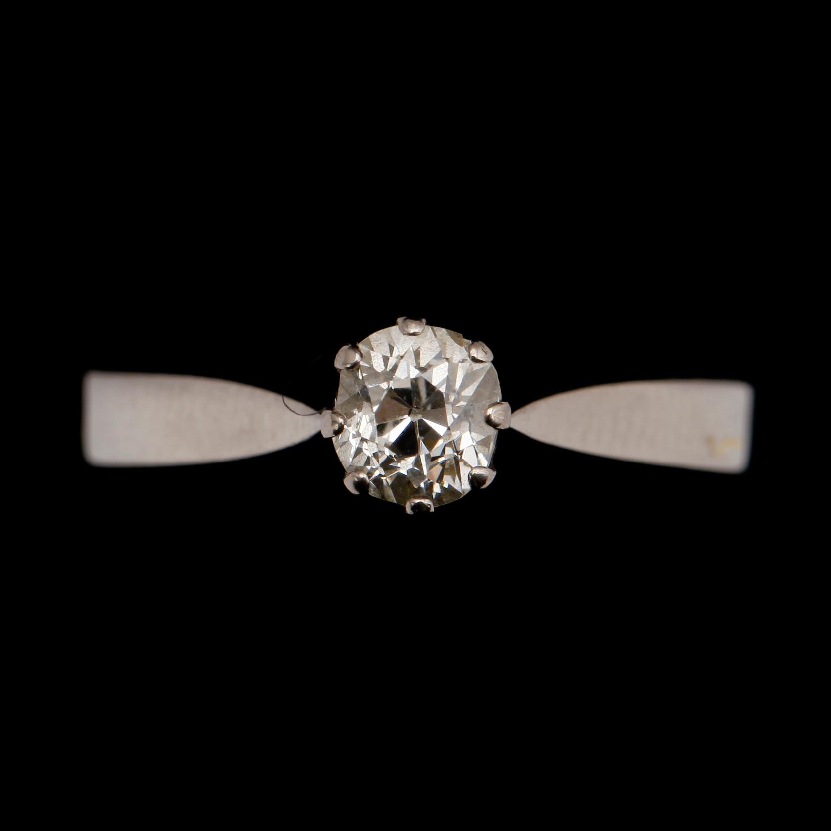 RING, 18 k vitguld, Stockholm 1965, med solitär diamant.