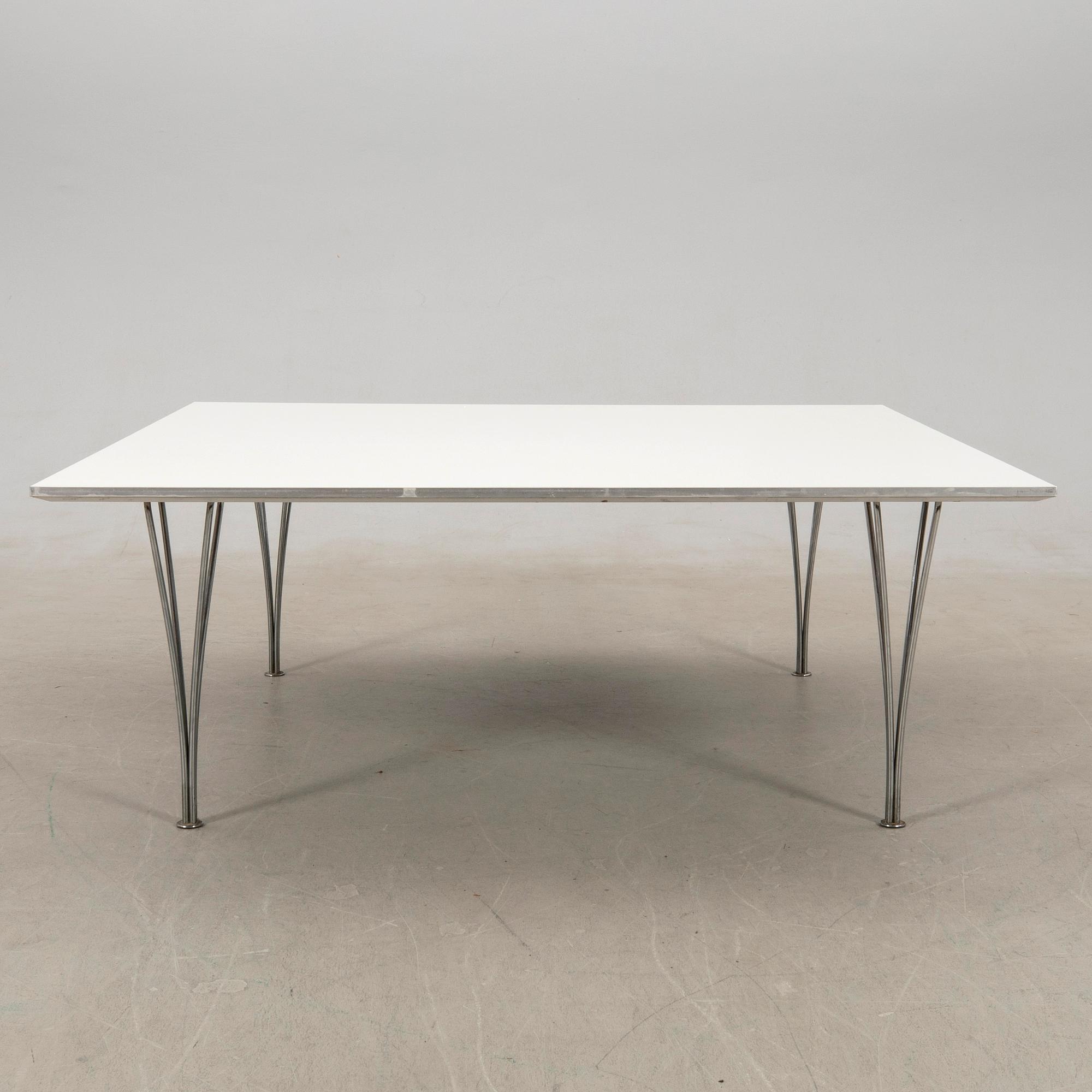 Bruno Mathsson/Piet Hein table/coffee table "Superellipse" for Fritz Hansen late 20th century.