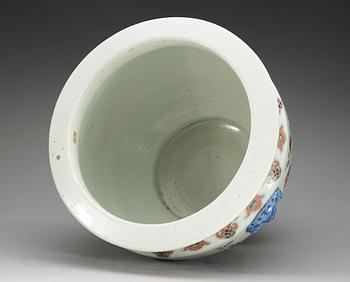 A large famille rose basin, Qing dynasty, Qianlong (1736-95).