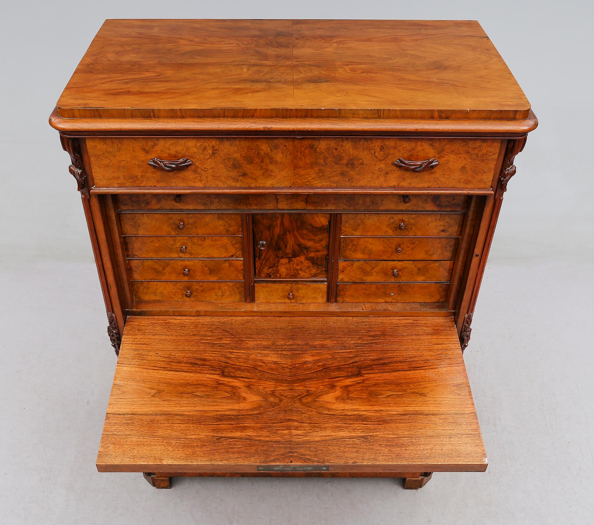 CHIFFONJÉ, 1800-talets andra hälft.