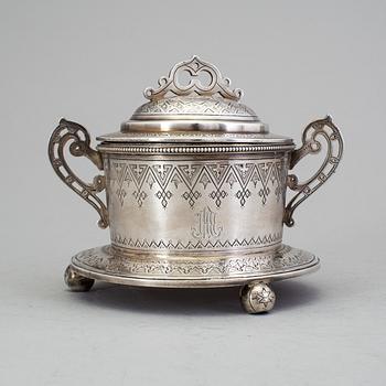 SOCKERSKÅL med LOCK, icke identifierad mästarstämpel, S:t Petersburg 1877.