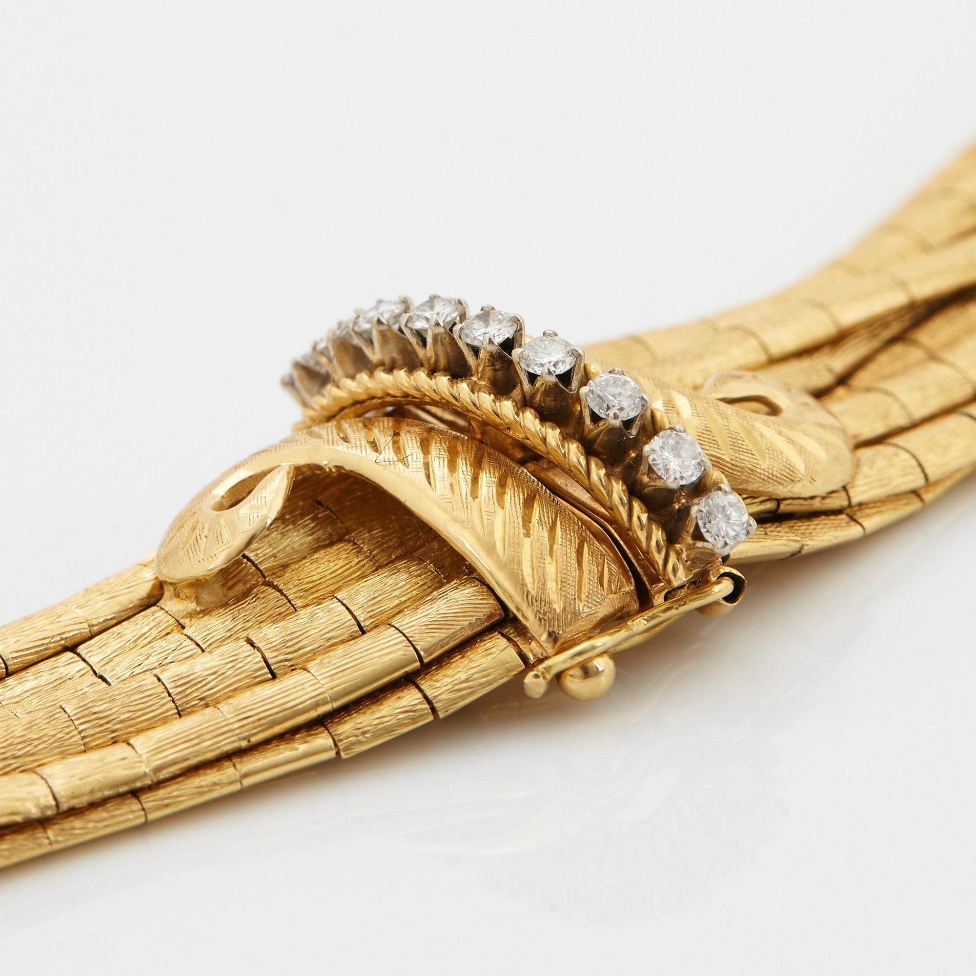 Collier 18K guld med runda briljantslipade diamanter.