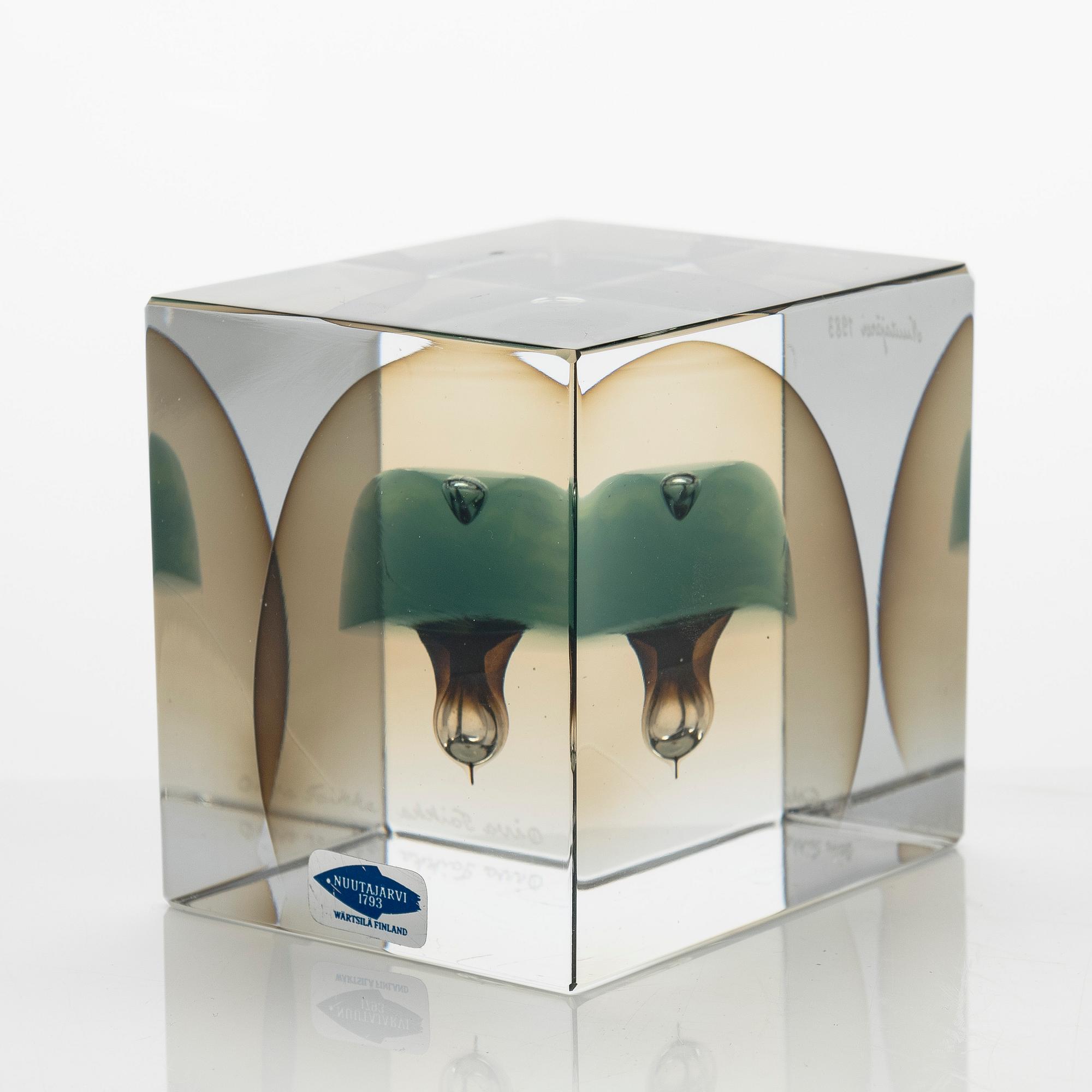 Oiva Toikka, årskub, signerad Oiva Toikka, Nuutajärvi 1983, numrerad 516/2000.