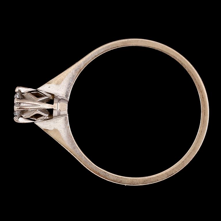 RING, 18 k vitguld med briljant, 0.20 ct enligt gravyr. Vikt ca 2 gram.