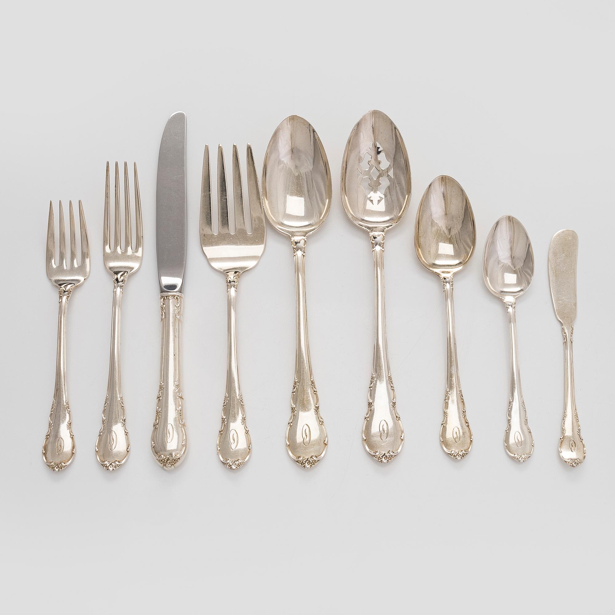 A 64-piece sterling silver 'Modern Victorian' cutlery set by Lunt, USA, latter half of the 20th century.