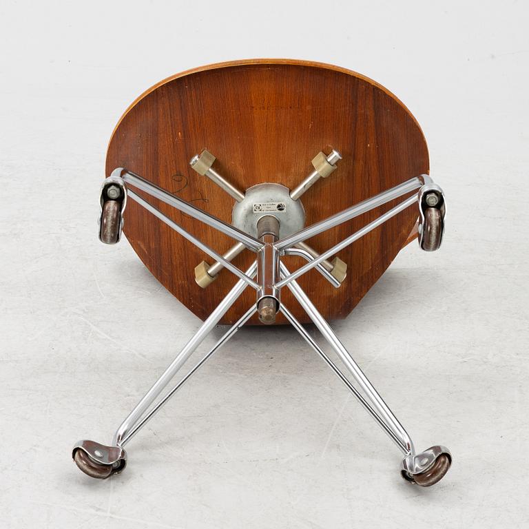 Arne Jacobsen, a 'Seven' swivel chair Fritz Hansen, Denmark, 1964.