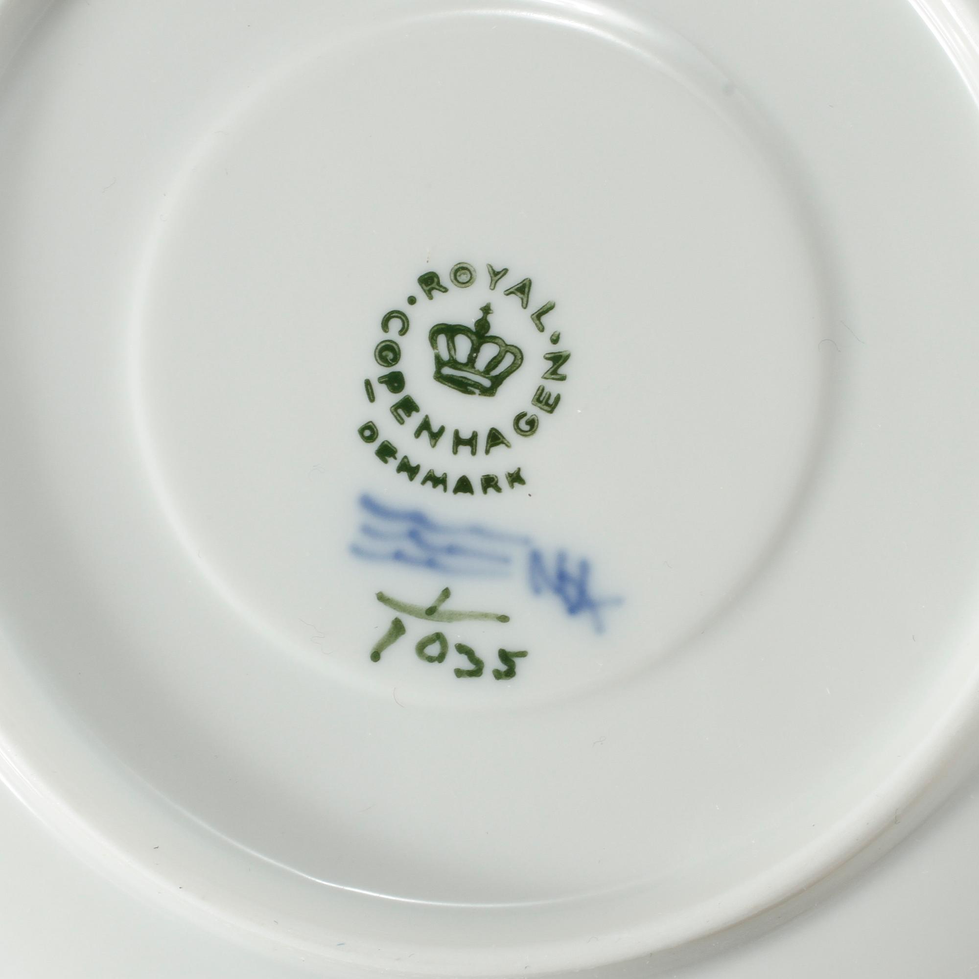 SERVISPORSLIN, 16 st, porslin, "Musselmalet", Royal Copenhagen, 1900-talets andra hälft.