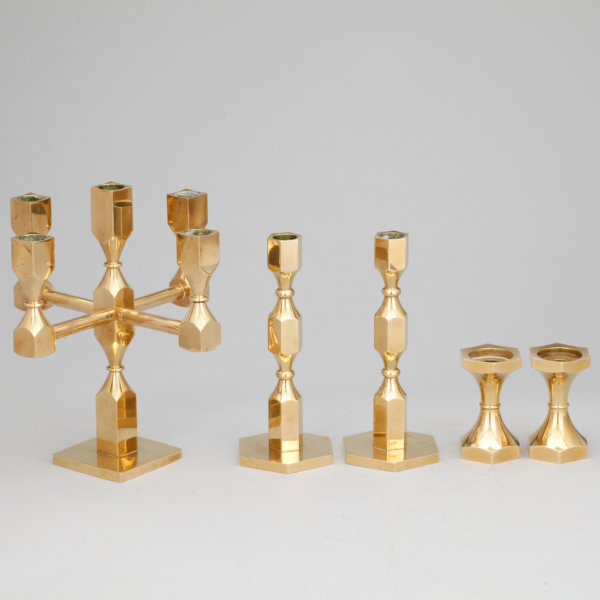 KANDELABRAR samt LJUSTAKAR, 5 st, mässing, metallslöjden Gusum, 1980-tal.