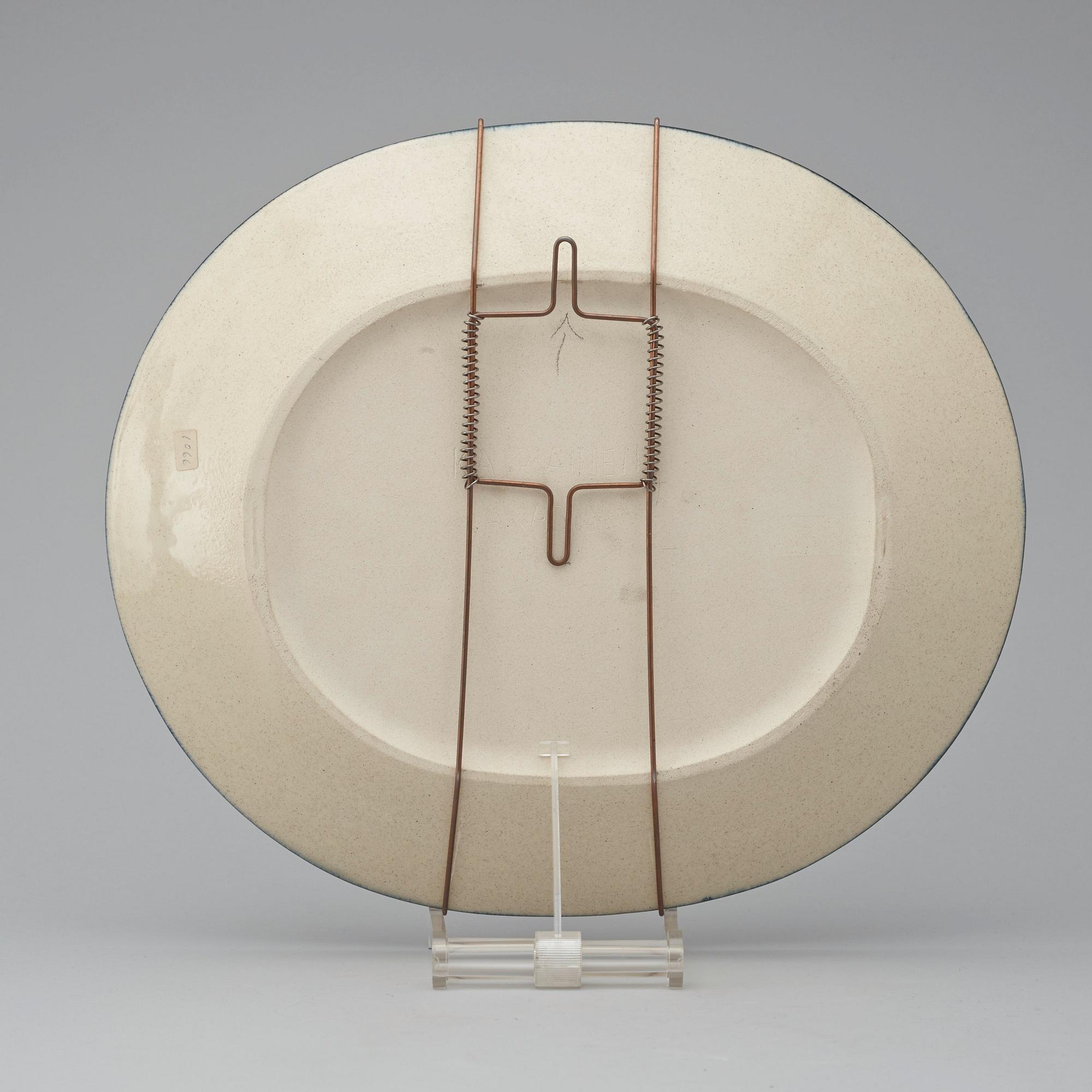 A Birger Kaipiainen stoneware dish, Arabia.