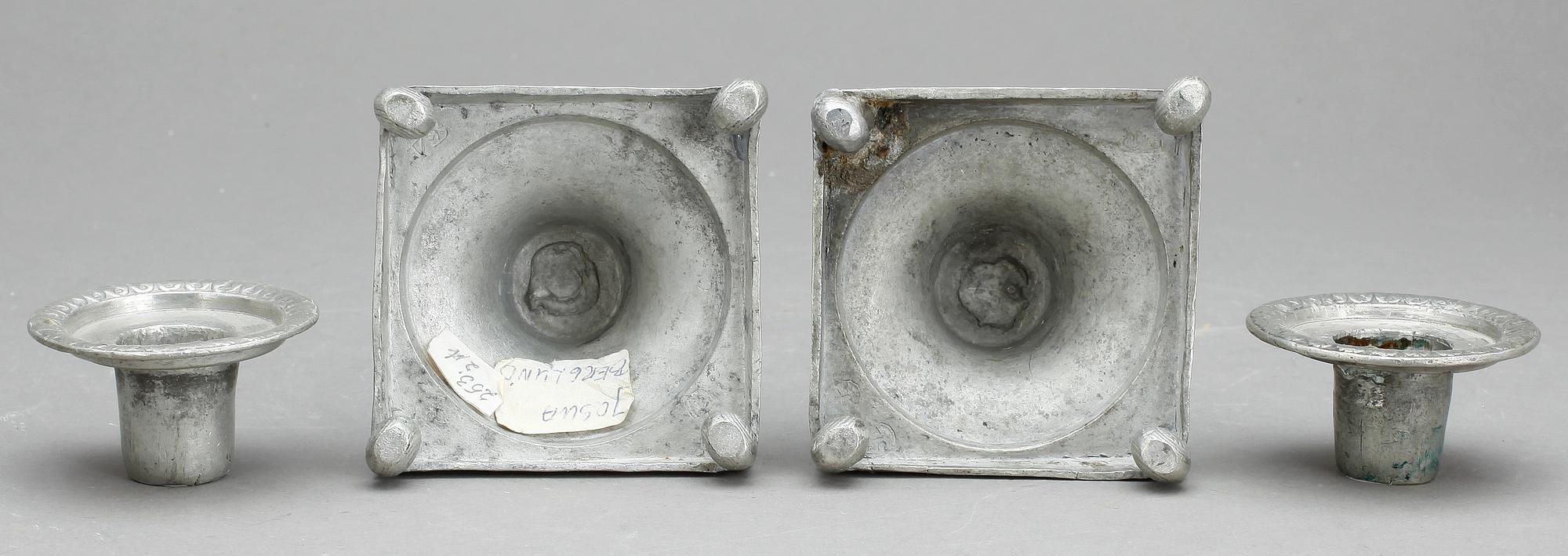 LJUSSTAKAR, ett par, tenn, Sven Ekström, Norrköping, (1824-1852).