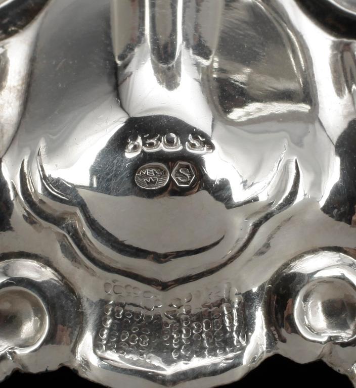 LJUSSTAKAR, ett par, silver, rokokostil, svenska imporstämplar, 1900-tal.