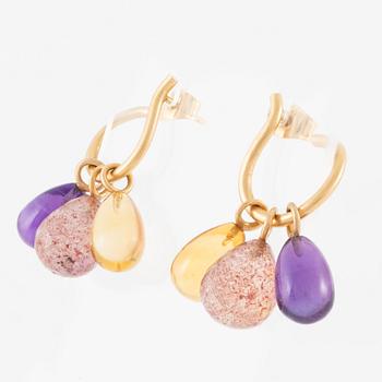 Earrings, a pair, 18K gold with six pendants. Annika Gustavsson.