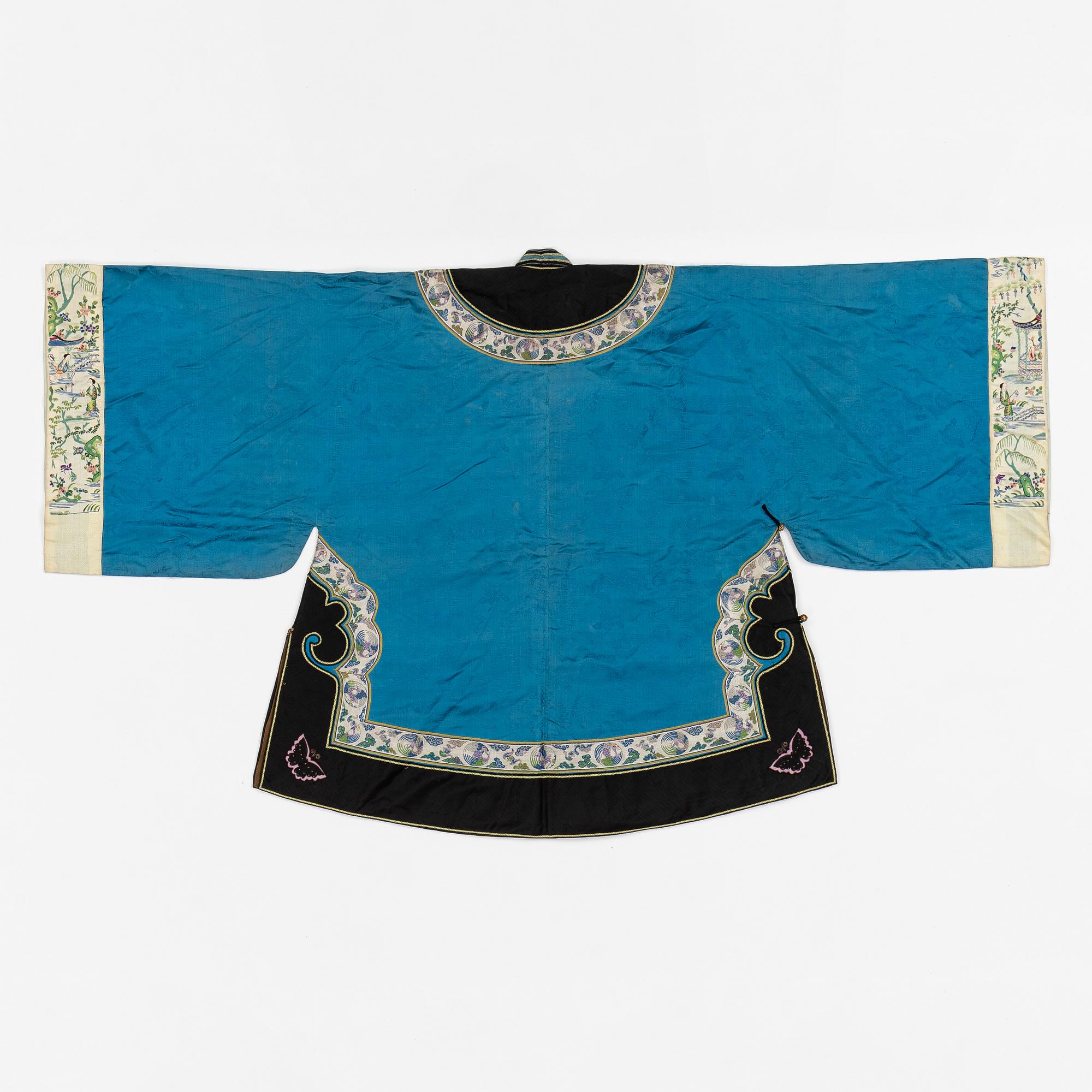 A female silk robe/over coat for winter, Qing dynasty, 19th century.