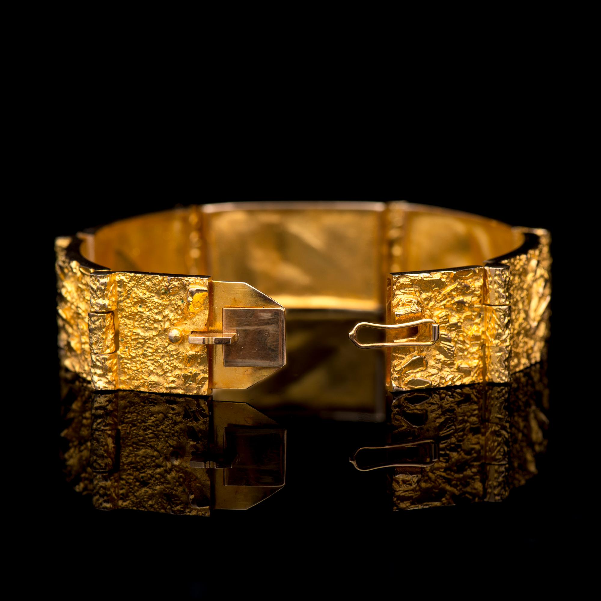 A BJÖRN WECKSTRÖM BRACELET, "Velvet clouds", 14K gold. Lapponia 1972.