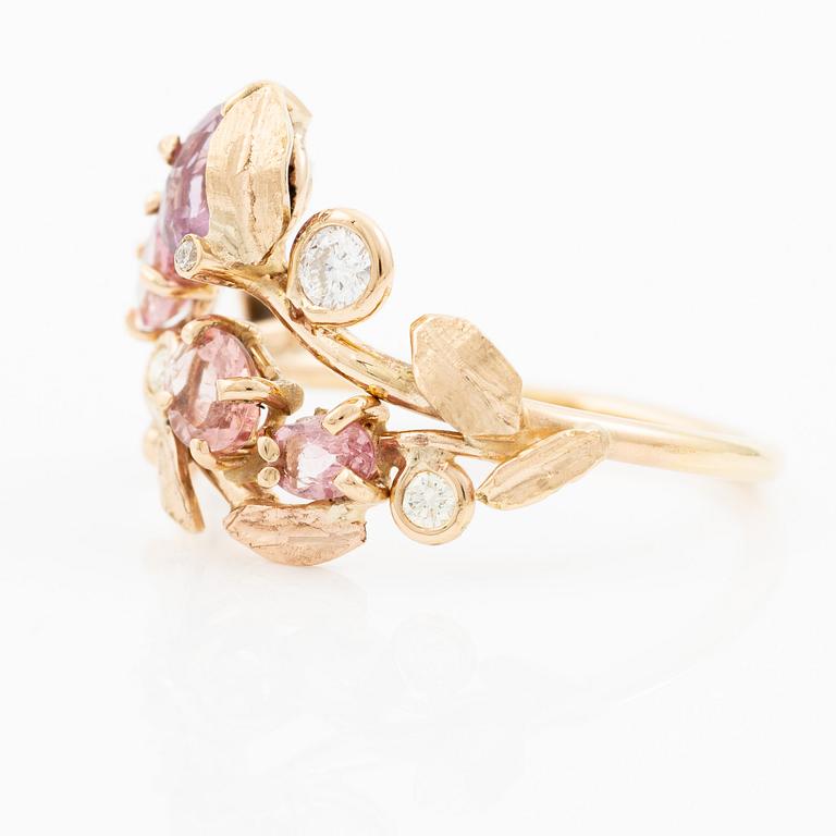 Ring, Mandelstam, 18K guld med rosa turmaliner och briljantslipade diamanter.