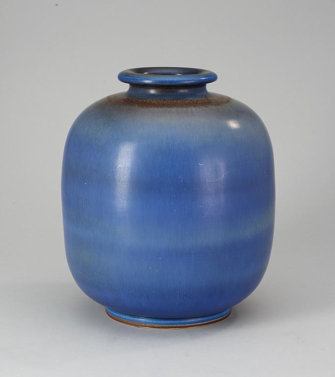 A Berndt Friberg stoneware vase, Gustavsberg Studio 1970.
