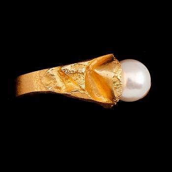 RING, 14 k guld, Lapponia, Björn Weckström, Finland 1993, pärla. Vikt 7 g.