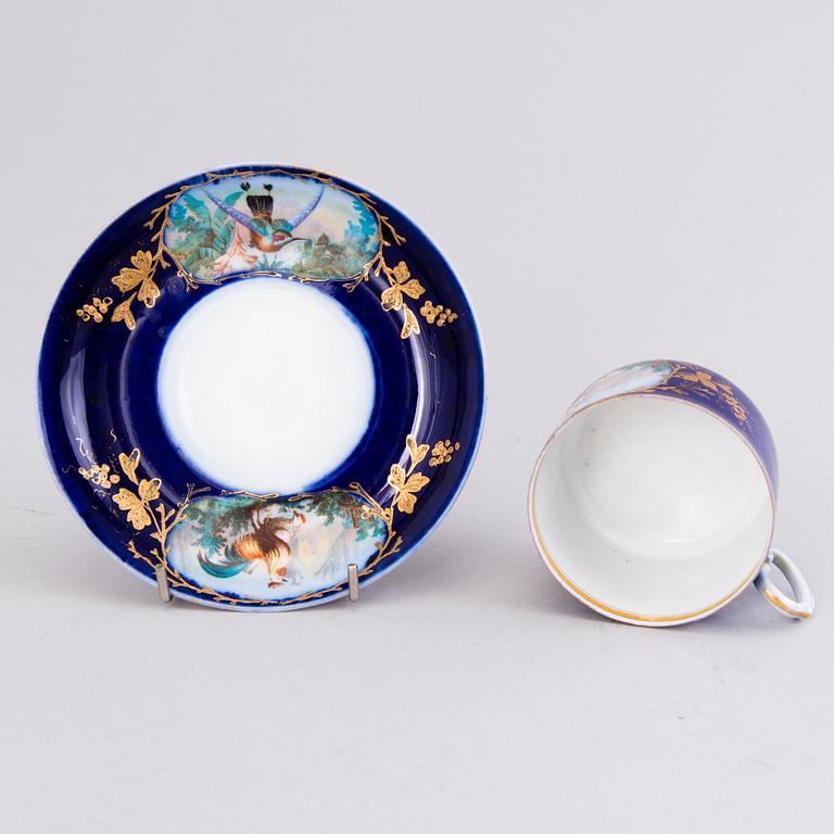 A 10-piece Kuznetsov porcelain tea set, Russia 1892-1917.