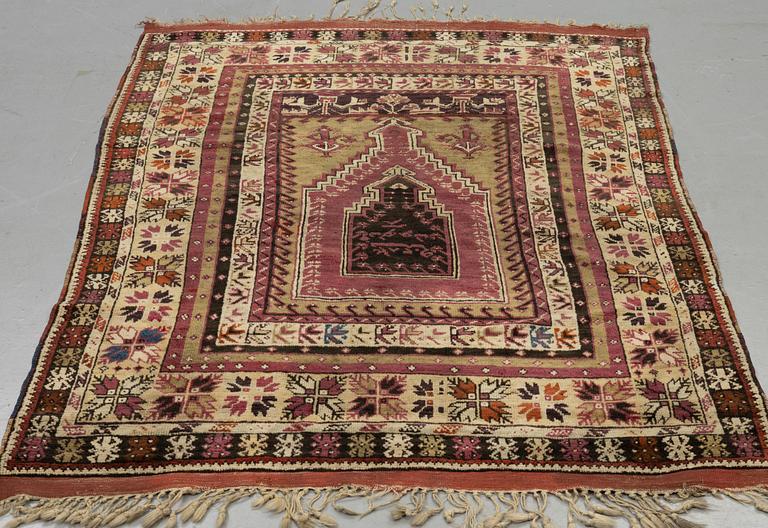 Matta, antik Avanos, ca 180 x 136 cm (samt 5 resp. 6 cm slätväv på vardera kortsida).