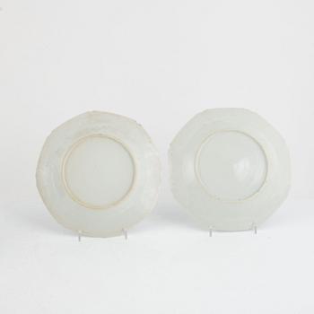 Tallrikar, fyra stycken (2+2), porslin, Kina, Qingdynastin, Qianlong (1736-95).