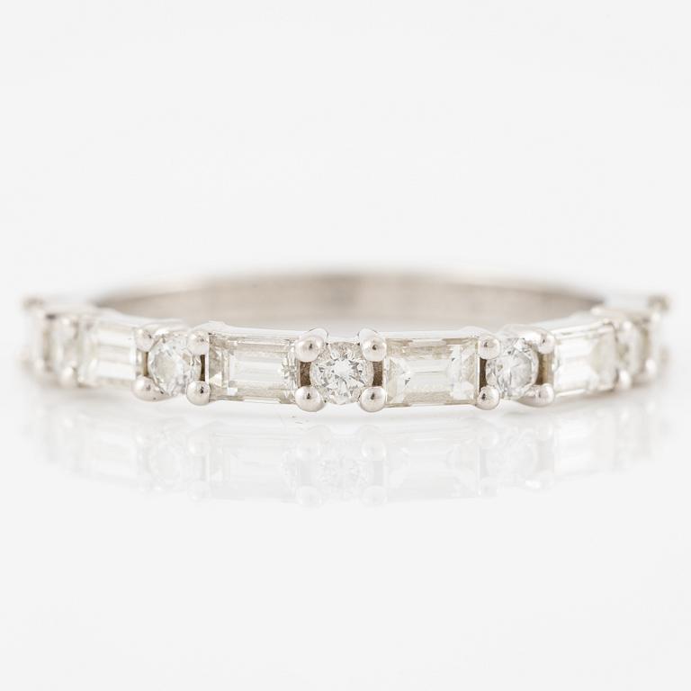 Ring platina med baguette- och runda briljantslipade diamanter, Emma Engelbert.