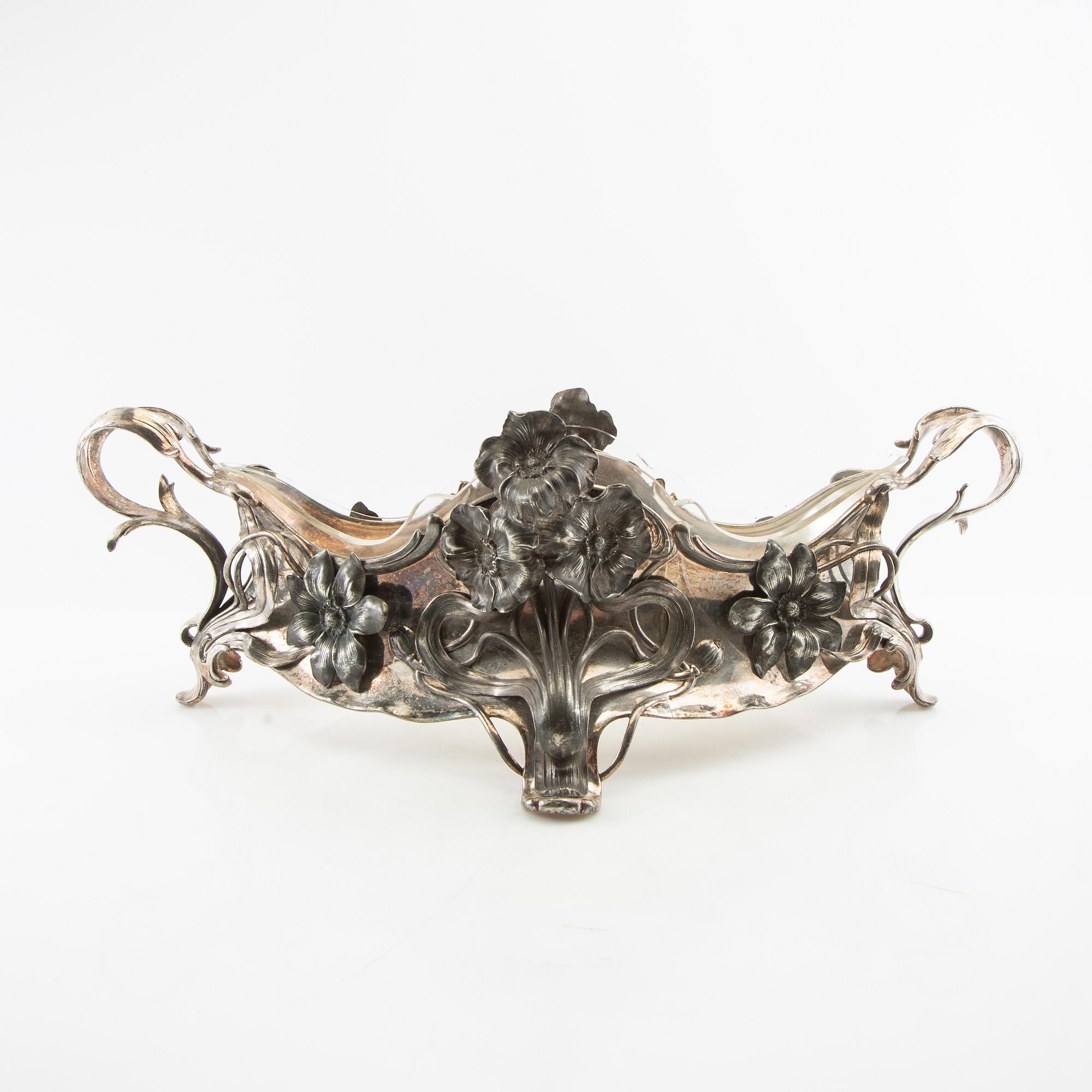 Jardinière Wurtembergische Metalwaren fabrik Art Nouveau around 1900 silver-plated (Britannia metal).