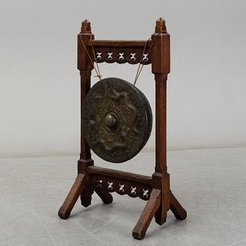 A Chinese 20th century gong-gong.