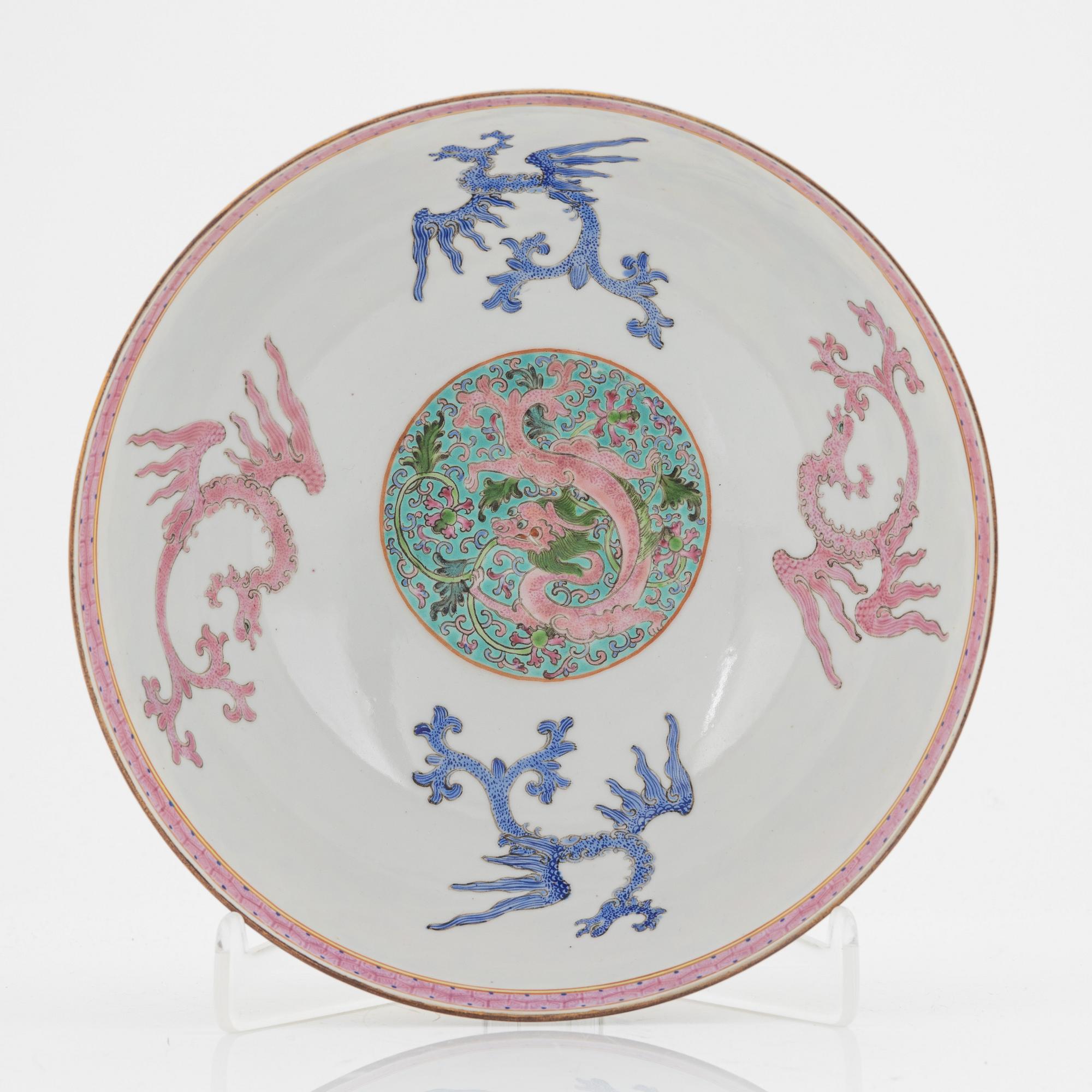 A Chinese Republic 'Dragon' bowl, early 20th Century.
